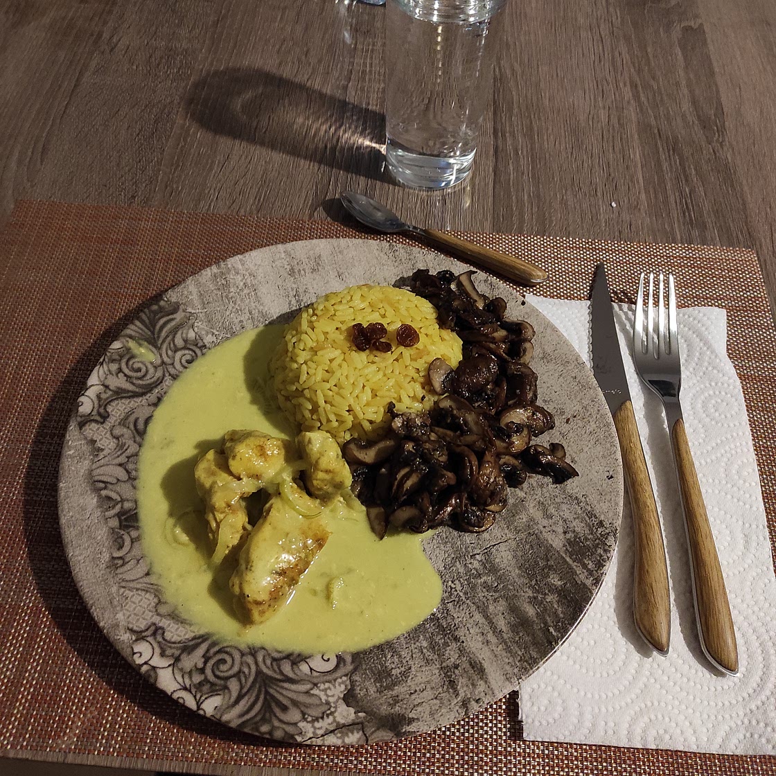 Riz au poulet coco curry et champignons