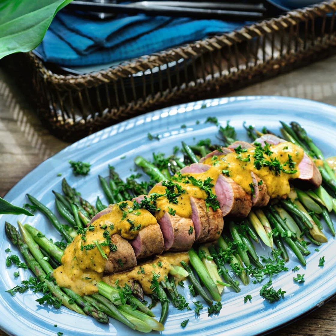 Varkenshaasje met prinsessenboontjes, asperges en een sinaasappelsausje