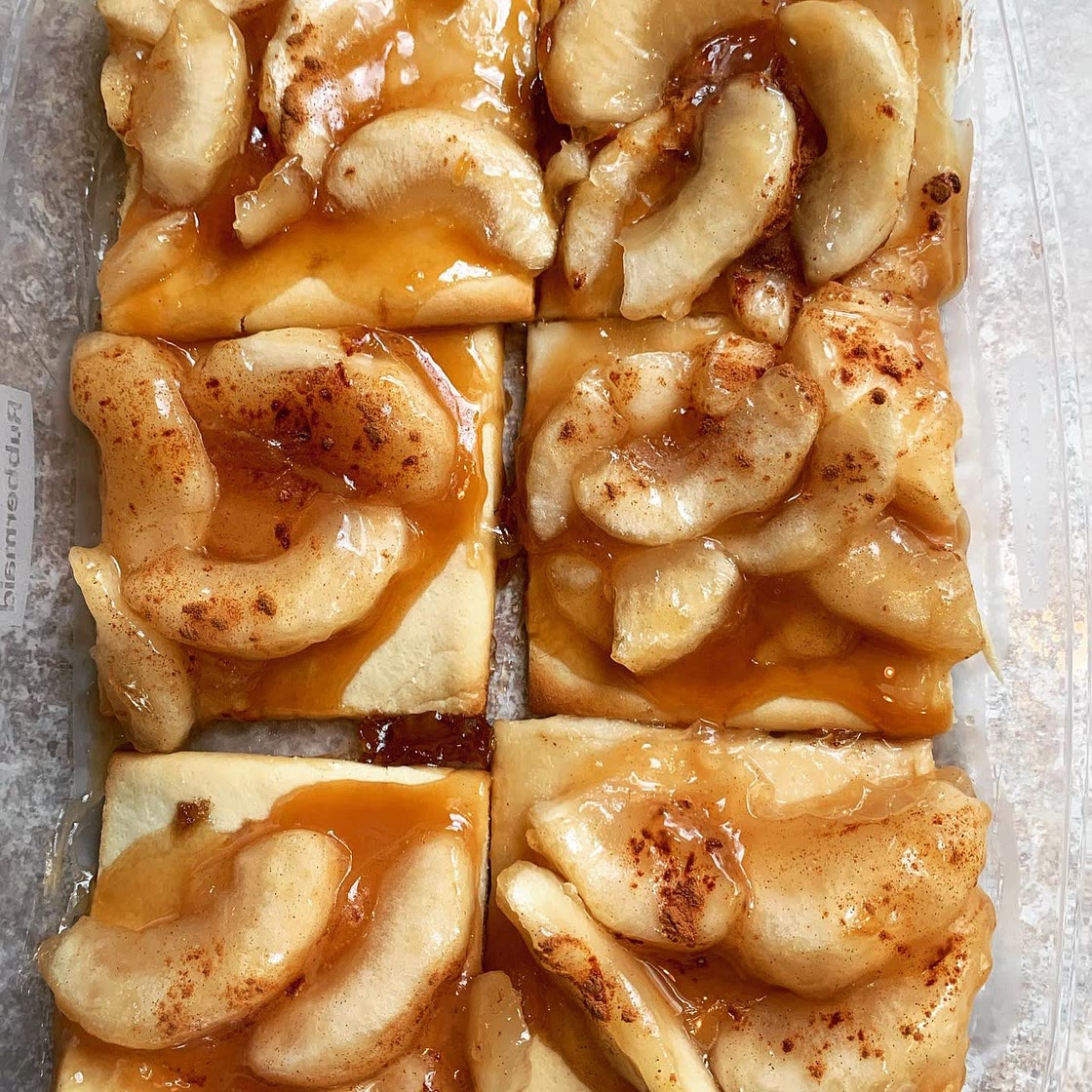 Caramel Apple Pizza