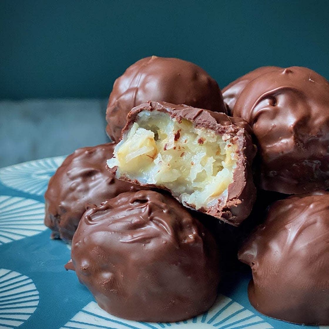 CHOCOLATE COCONUT BALLS