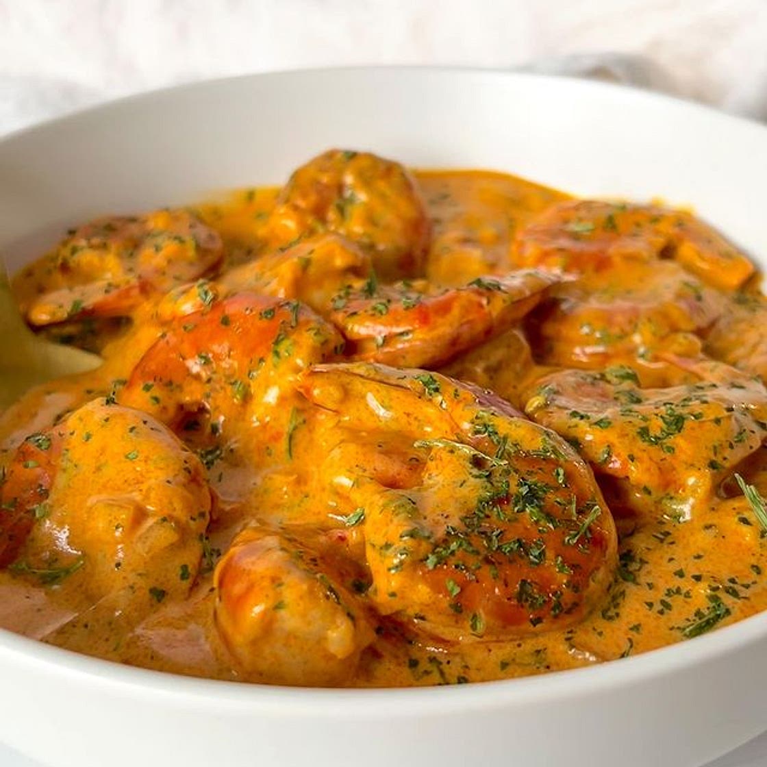 The creamiest shrimp dish ever. The sauce is everything you want, but more. It is easy, dairy-free, and something that you can enjoy on December 24th for all my seafood lovers. I will give you all the substitutions below in my comments and if you don’t lik