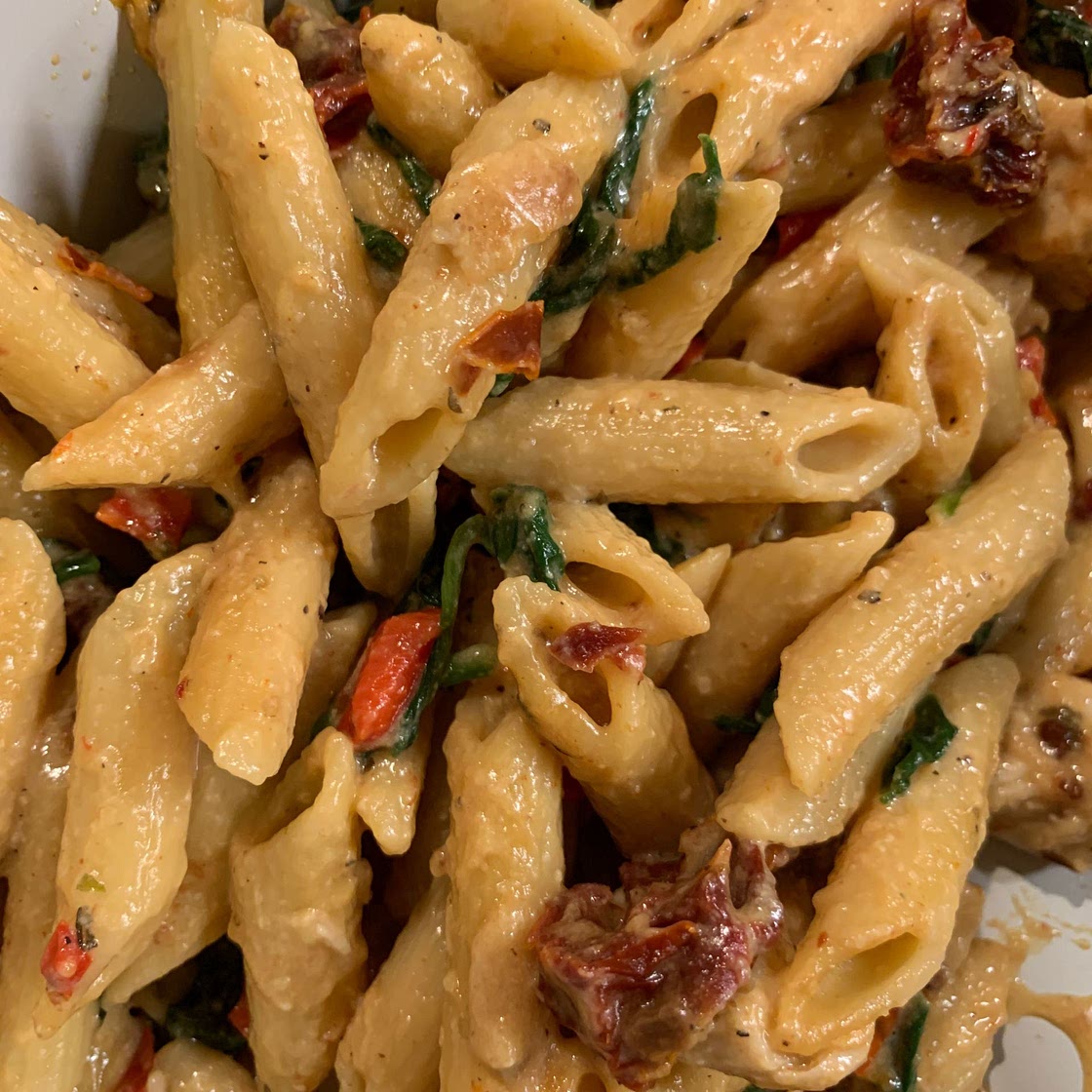 Healthy Tuscan Chicken Pasta {One Pot}