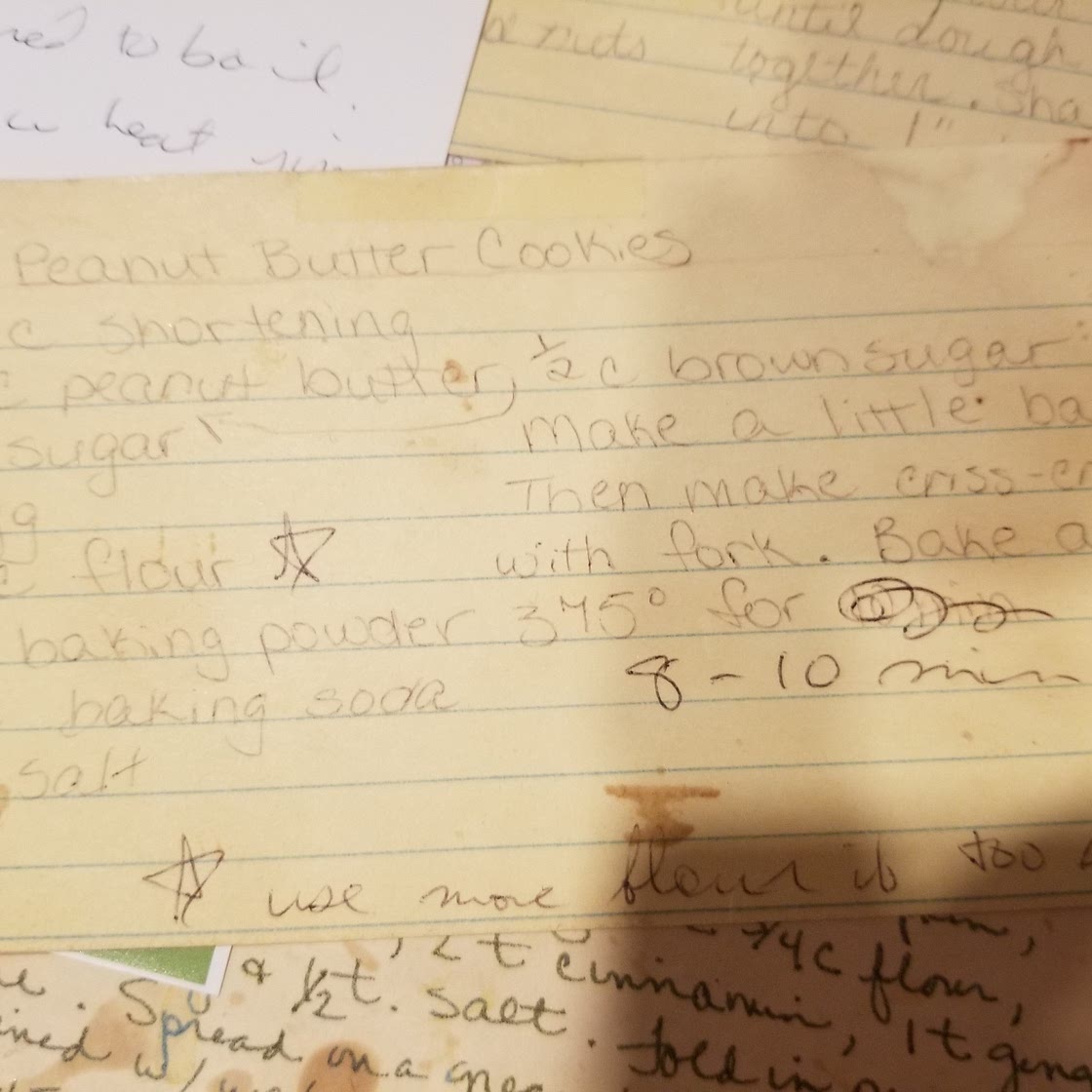 Moms peanutbutter cookies (w/Hershey's kiss)