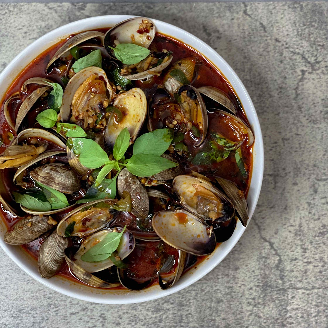 Chinese Spicy Basil Clams