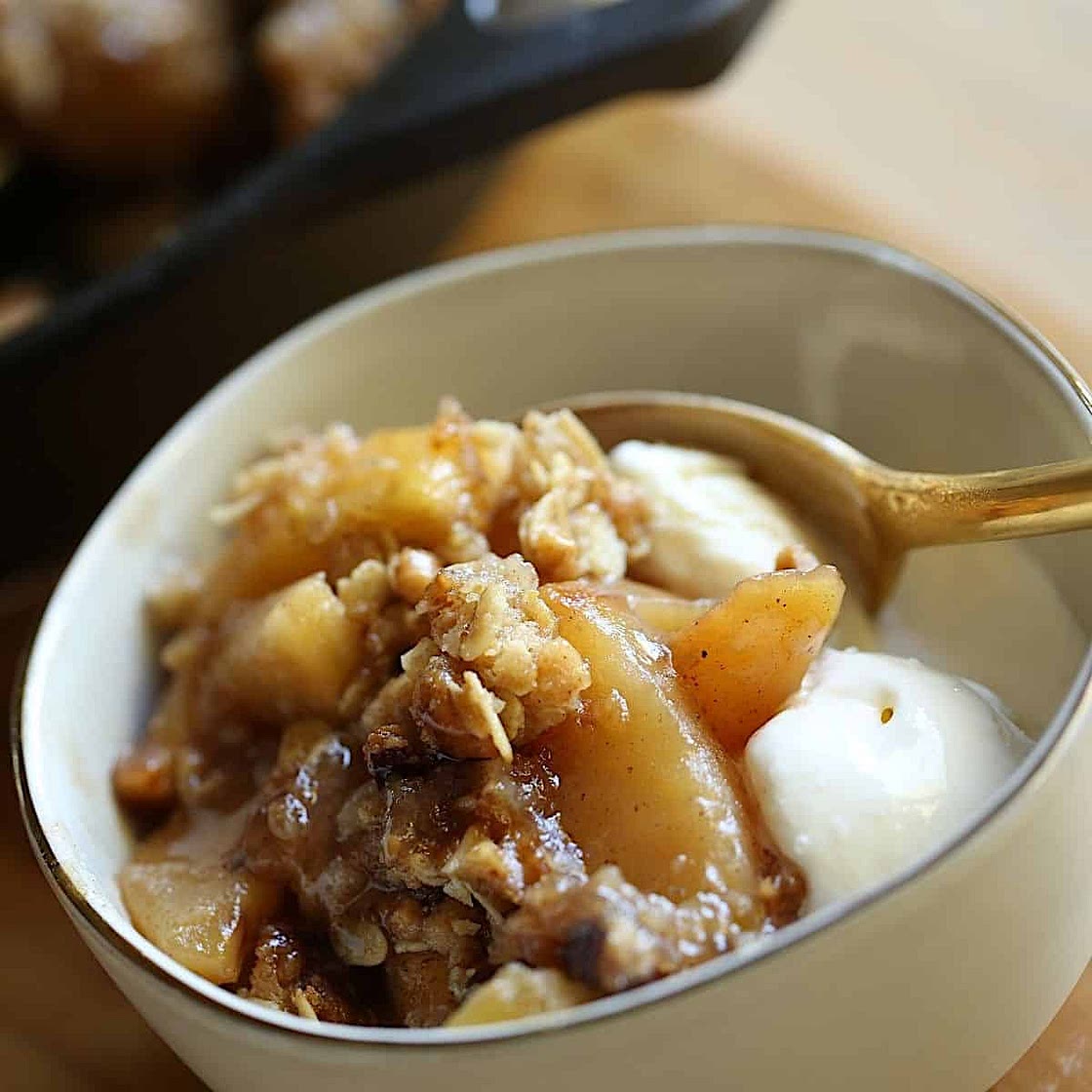 Easy Apple Crisp Recipe in a Cast-Iron Skillet