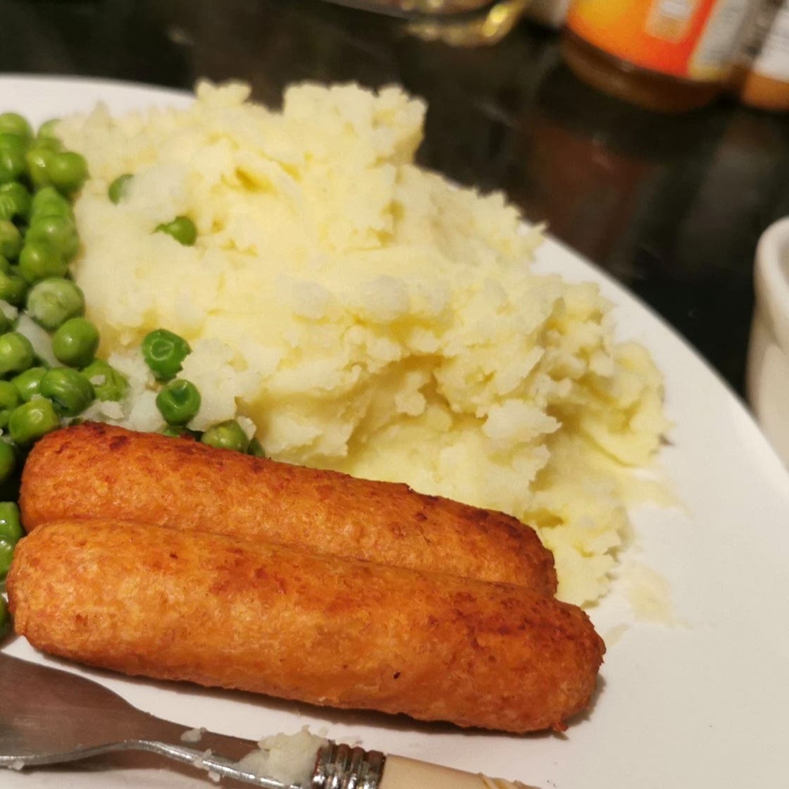 Vegetarian sausages,mashed potatoes, peas and gravy