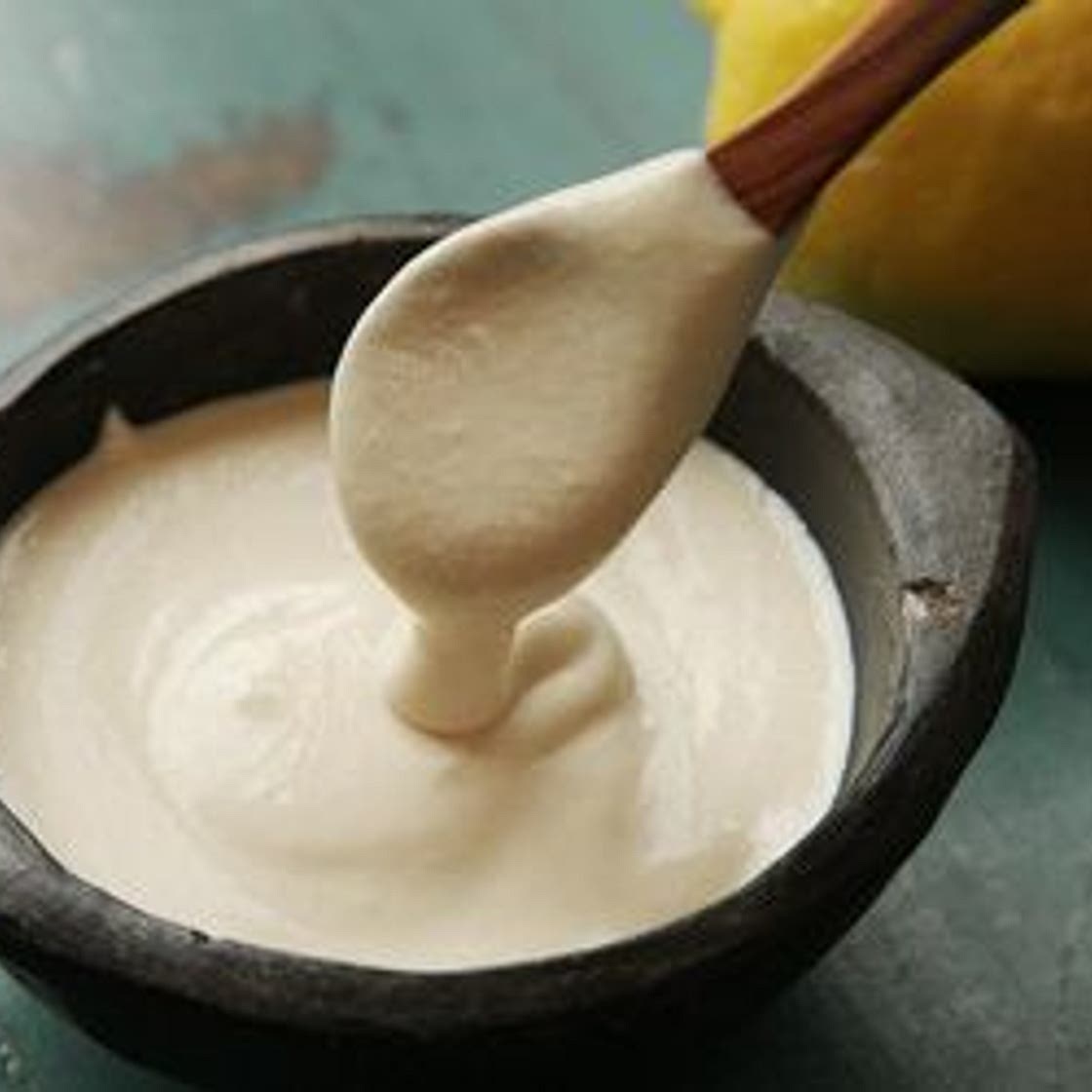 Traditional Toum (Lebanese Garlic Sauce) Recipe