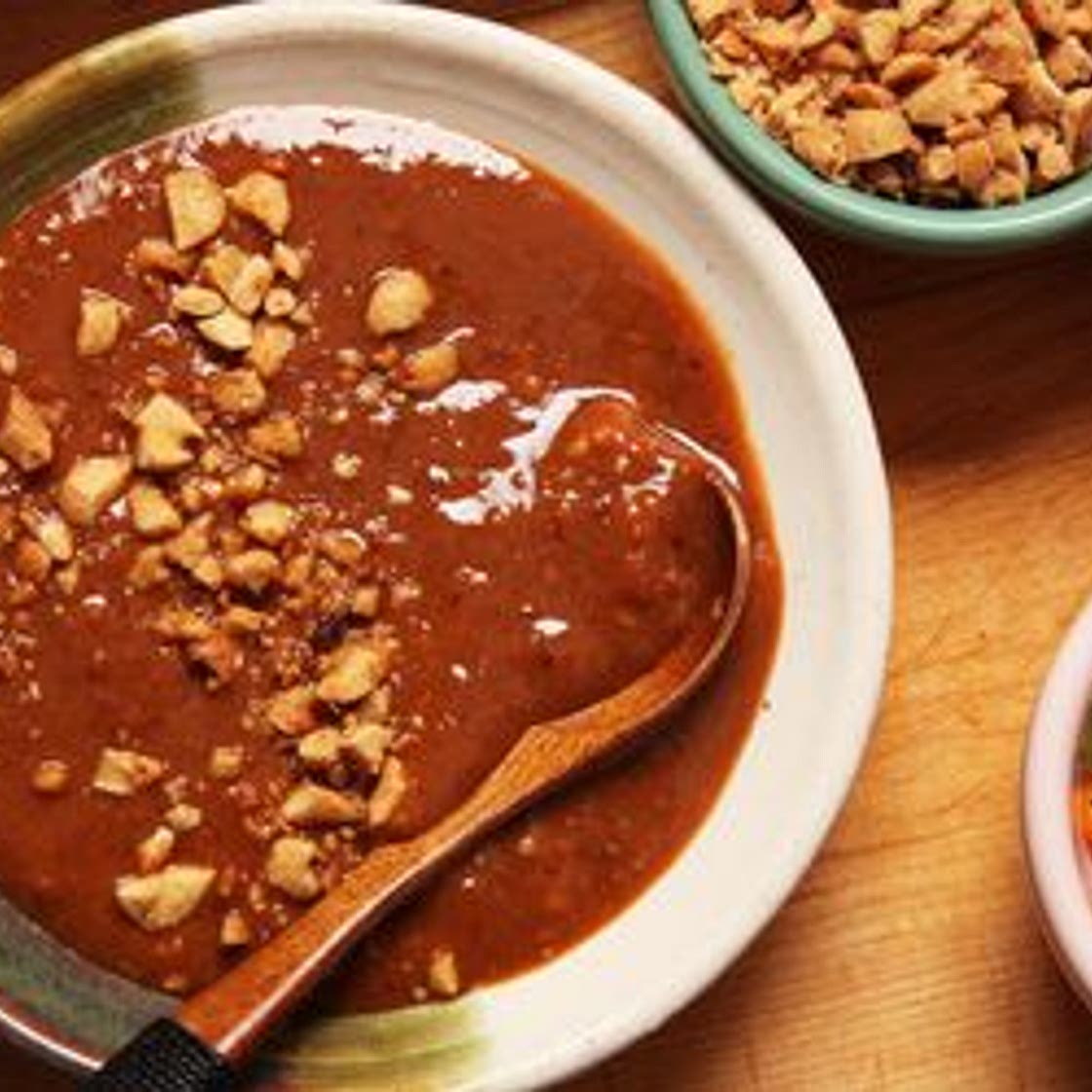 Traditional Toum (Lebanese Garlic Sauce) Recipe