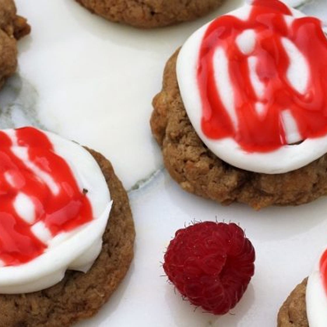 Crumbl 🙀 Raspberry Cheesecake Cookies