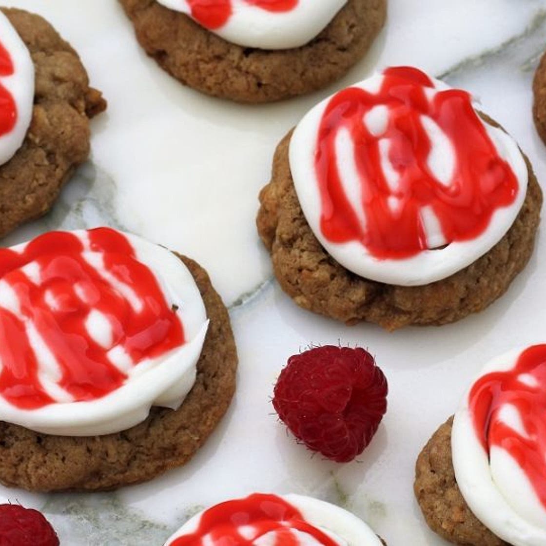 Crumbl 🙀 Raspberry Cheesecake Cookies