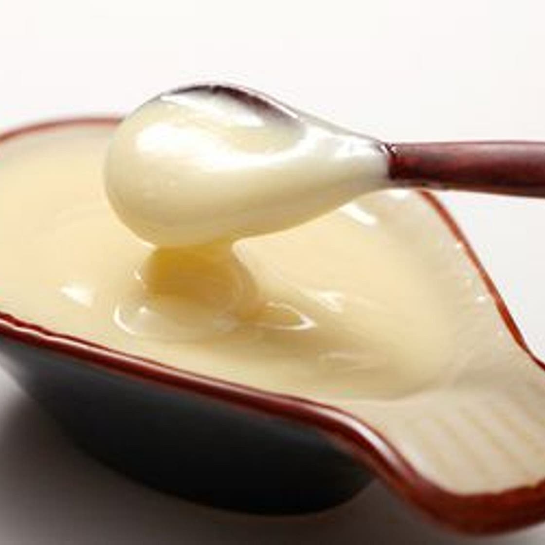 Traditional Toum (Lebanese Garlic Sauce) Recipe