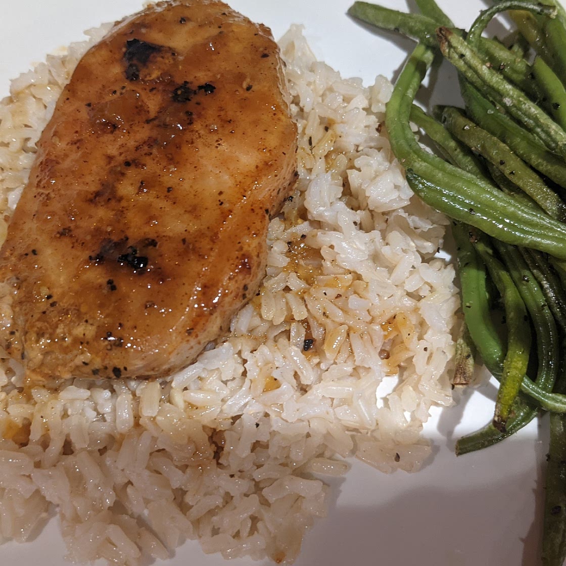 Peachy Keen BBQ-Rubbed Pork Chops with Lemony Green Beans & Garl