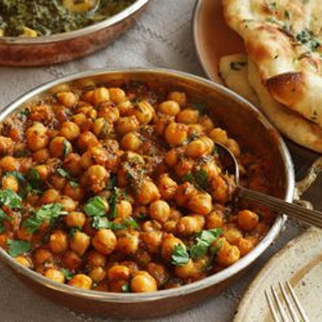 Traditional Toum (Lebanese Garlic Sauce) Recipe