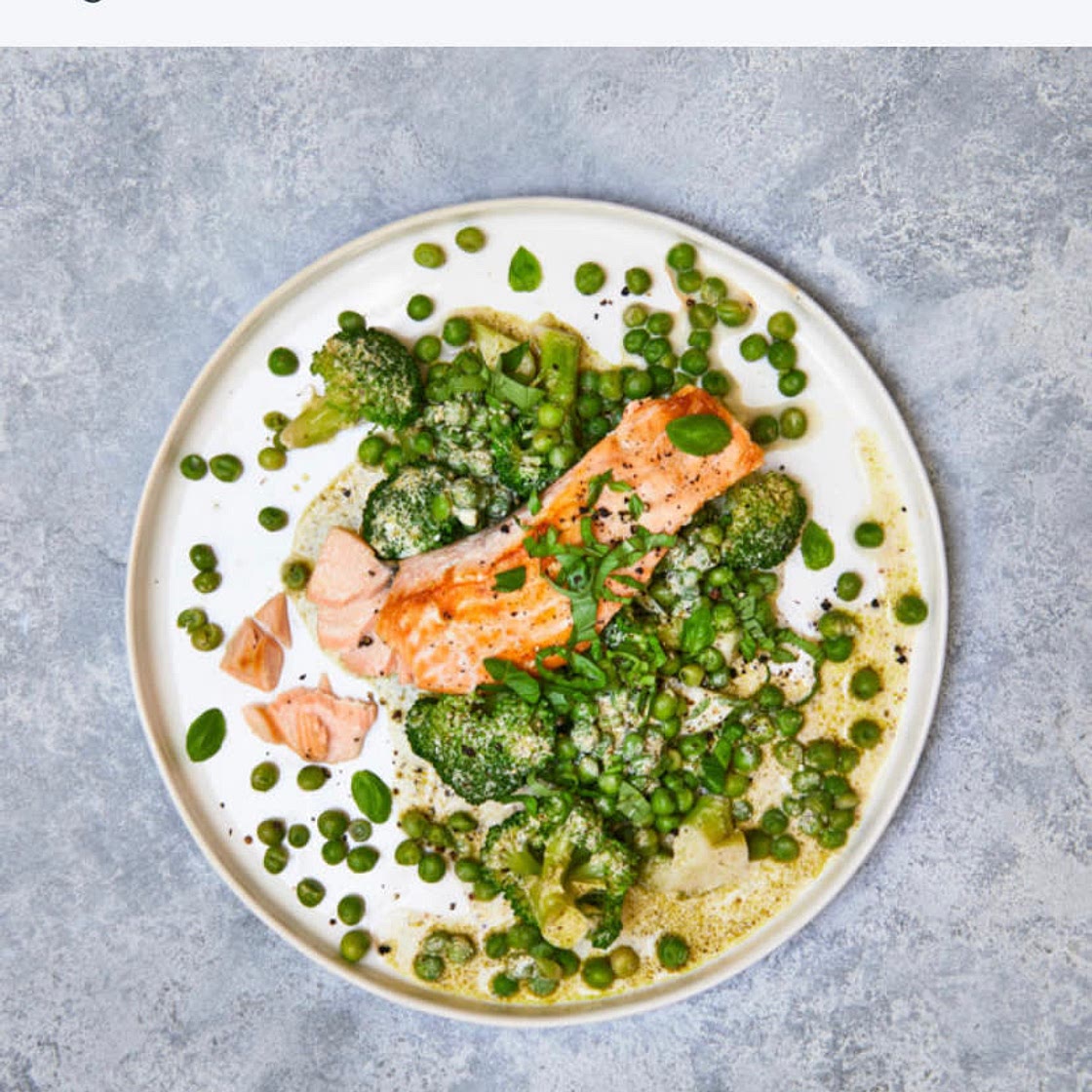 Pan-Fried Salmon With Creamy Pesto Veg
