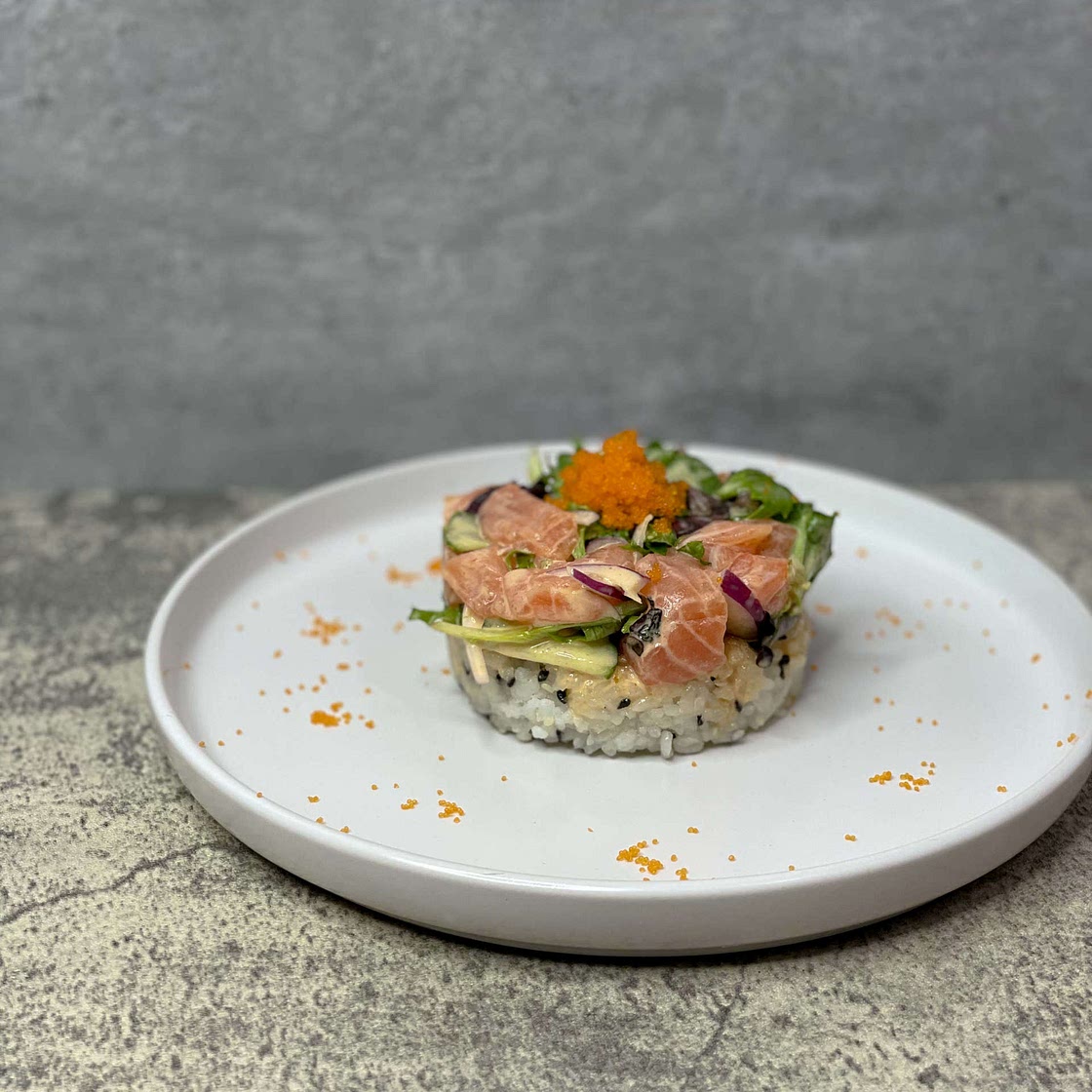Spicy Salmon Poke Salad On Rice Cakes