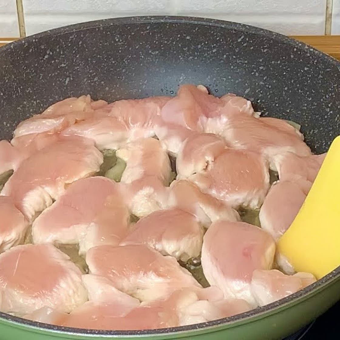 Самое Вкусное ВТОРОЕ из КУРИЦЫ! Курица в сметанном соусе. Простой рецепт из куриного филе за минуты!