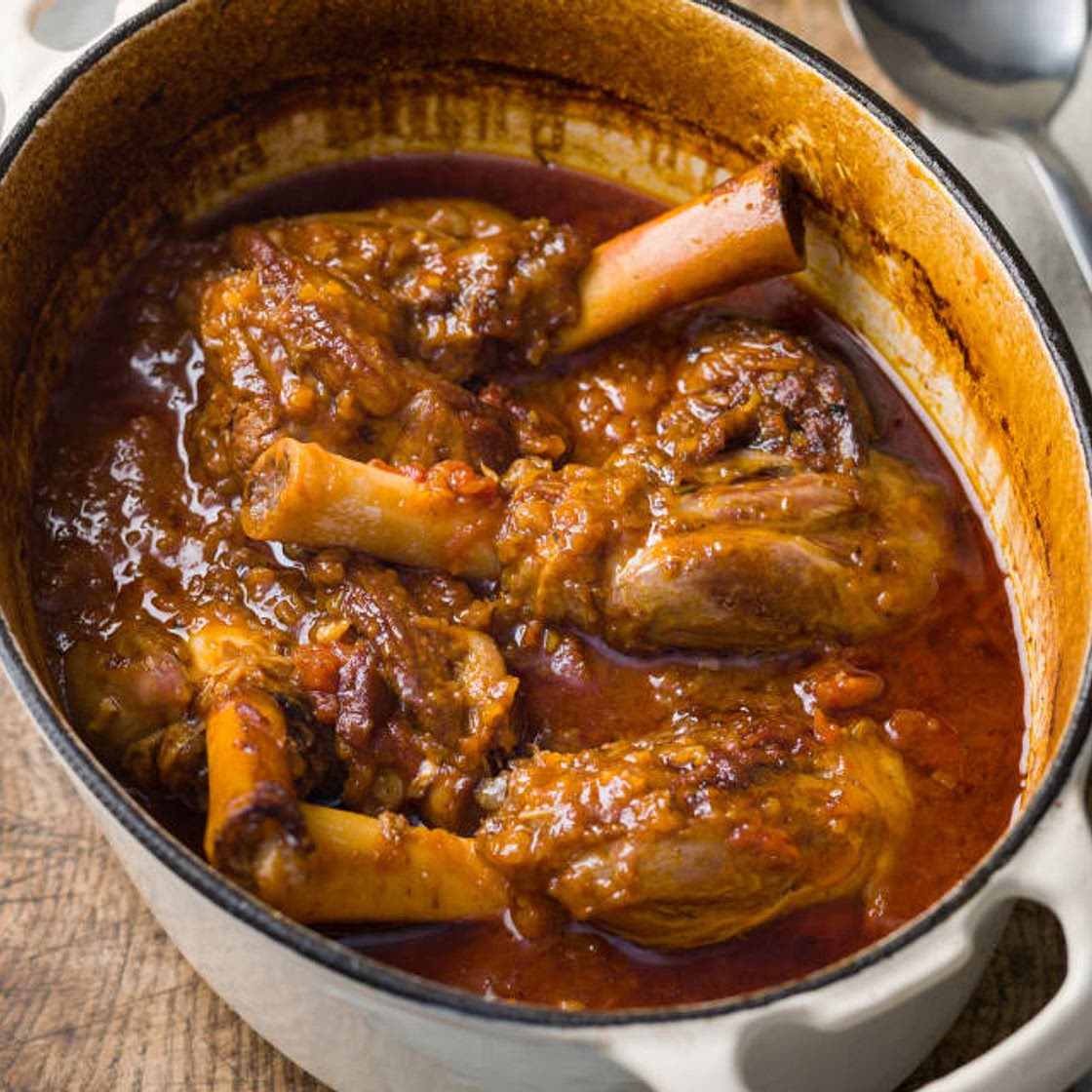 Braised Lamb Shanks with Roasted Garlic and Parmesan Mash - Stinco d'agnello con purè di patate all'aglio e parmigiano