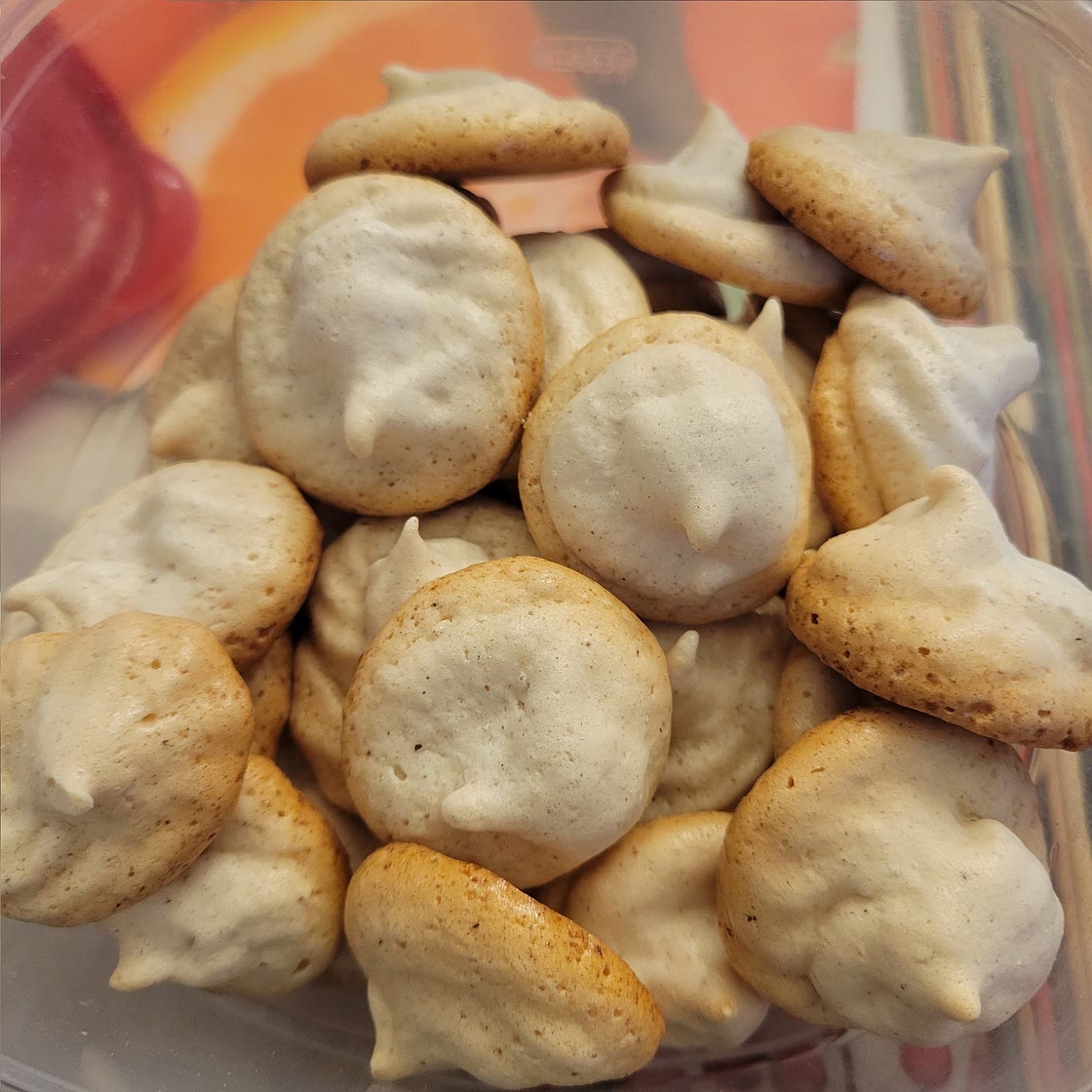 Eggnog Meringues