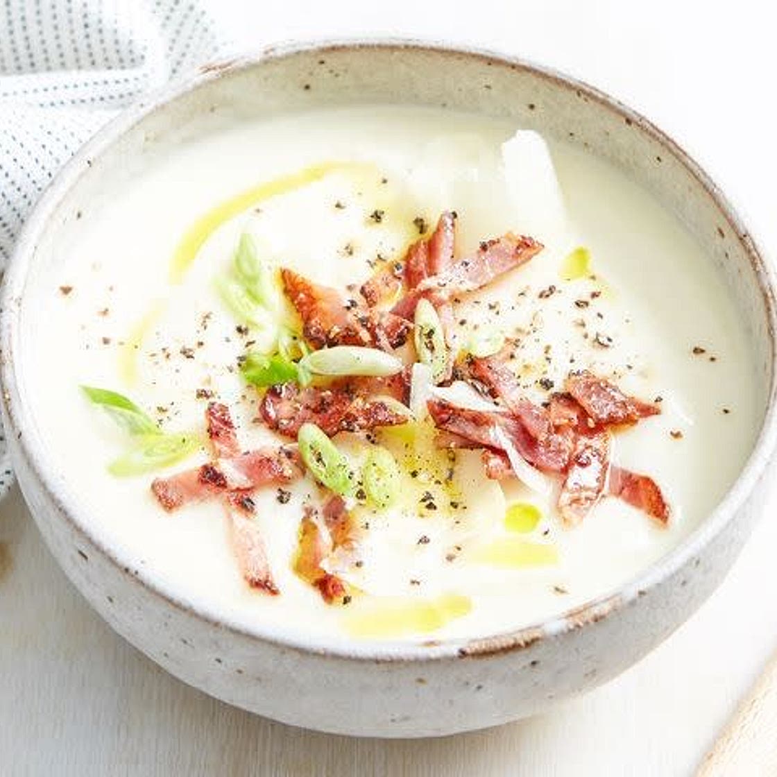 Creamy Garlic Cauliflower Soup