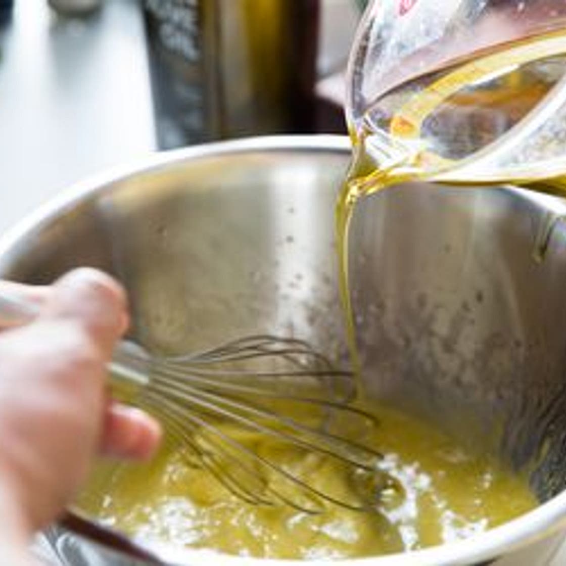 Traditional Toum (Lebanese Garlic Sauce) Recipe