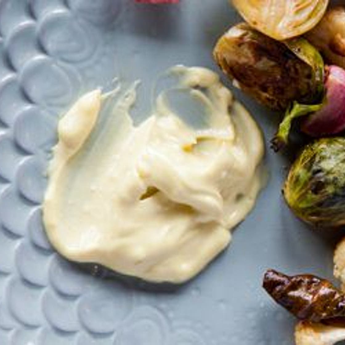 Traditional Toum (Lebanese Garlic Sauce) Recipe