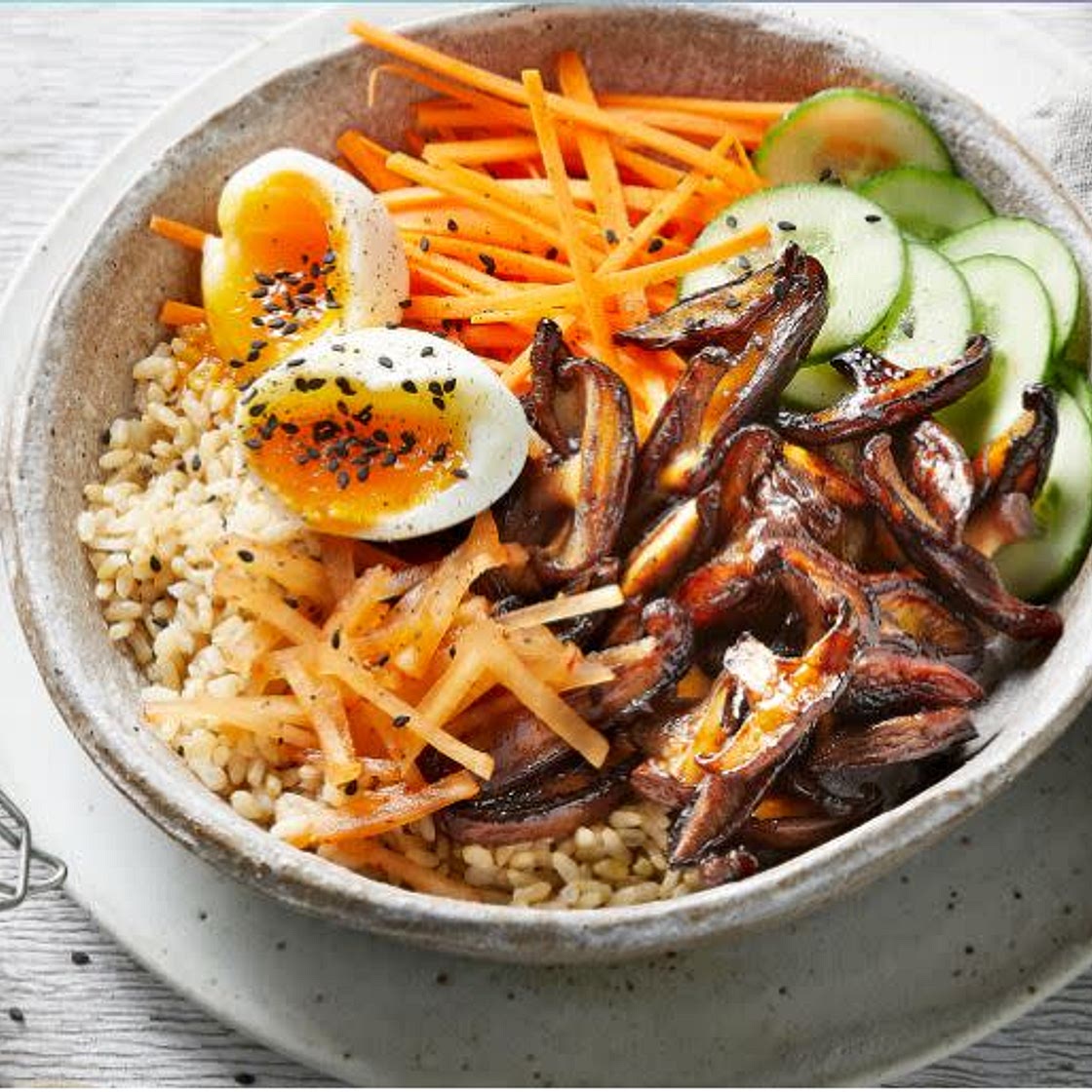 Spicy Bibimbap with Eggs, Mushrooms & Kimchi