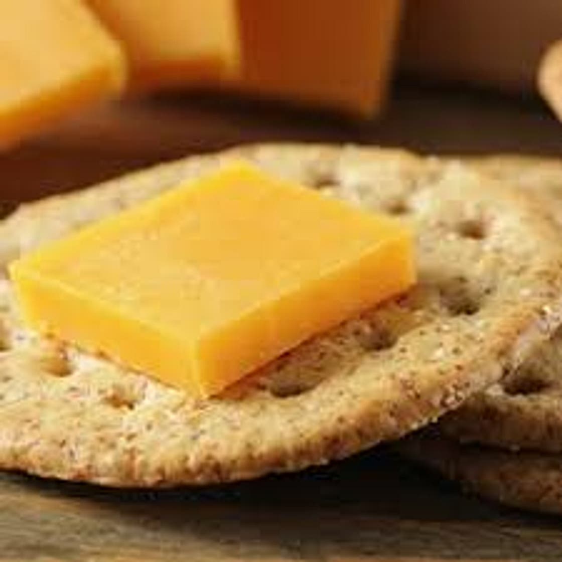 Wholegrain crackers and light cheese 122cal high protein *