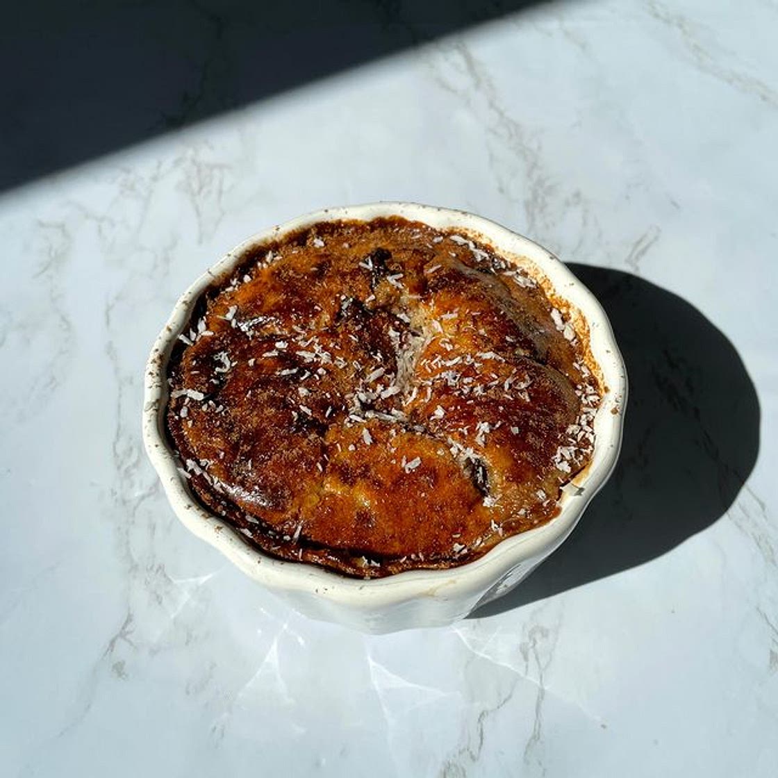 Postre de avena, banana y chocolate 