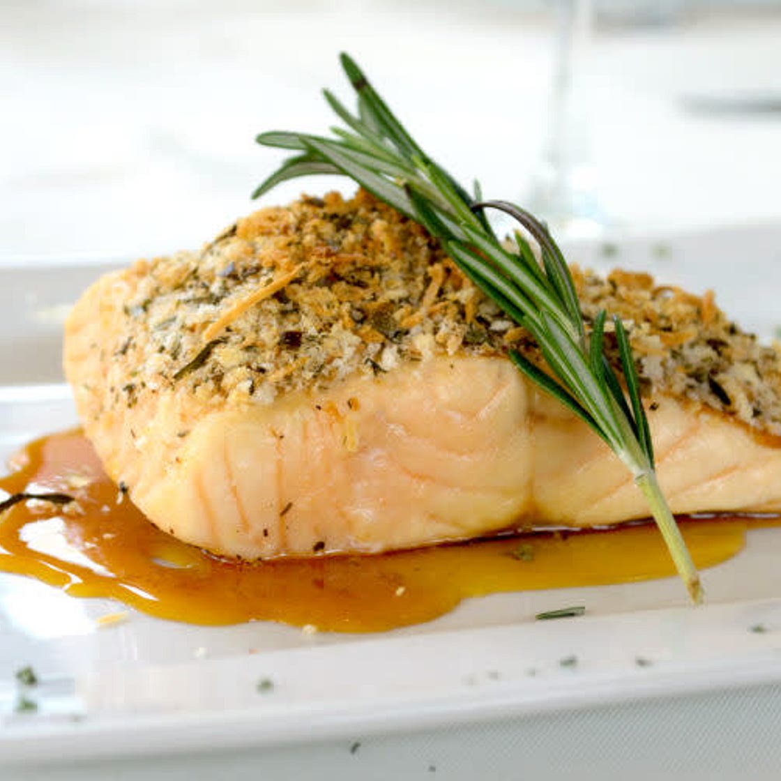Saumon croûté au romarin