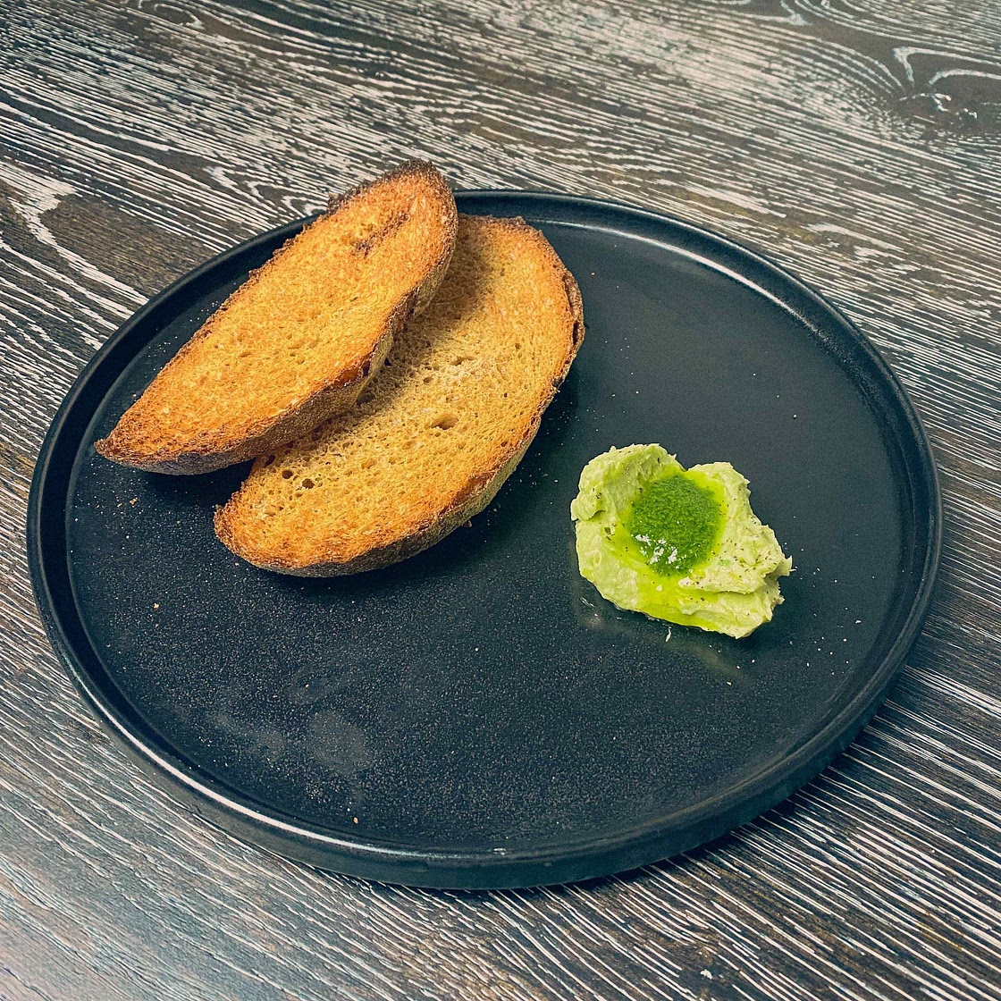 Avo butter with herb oil 