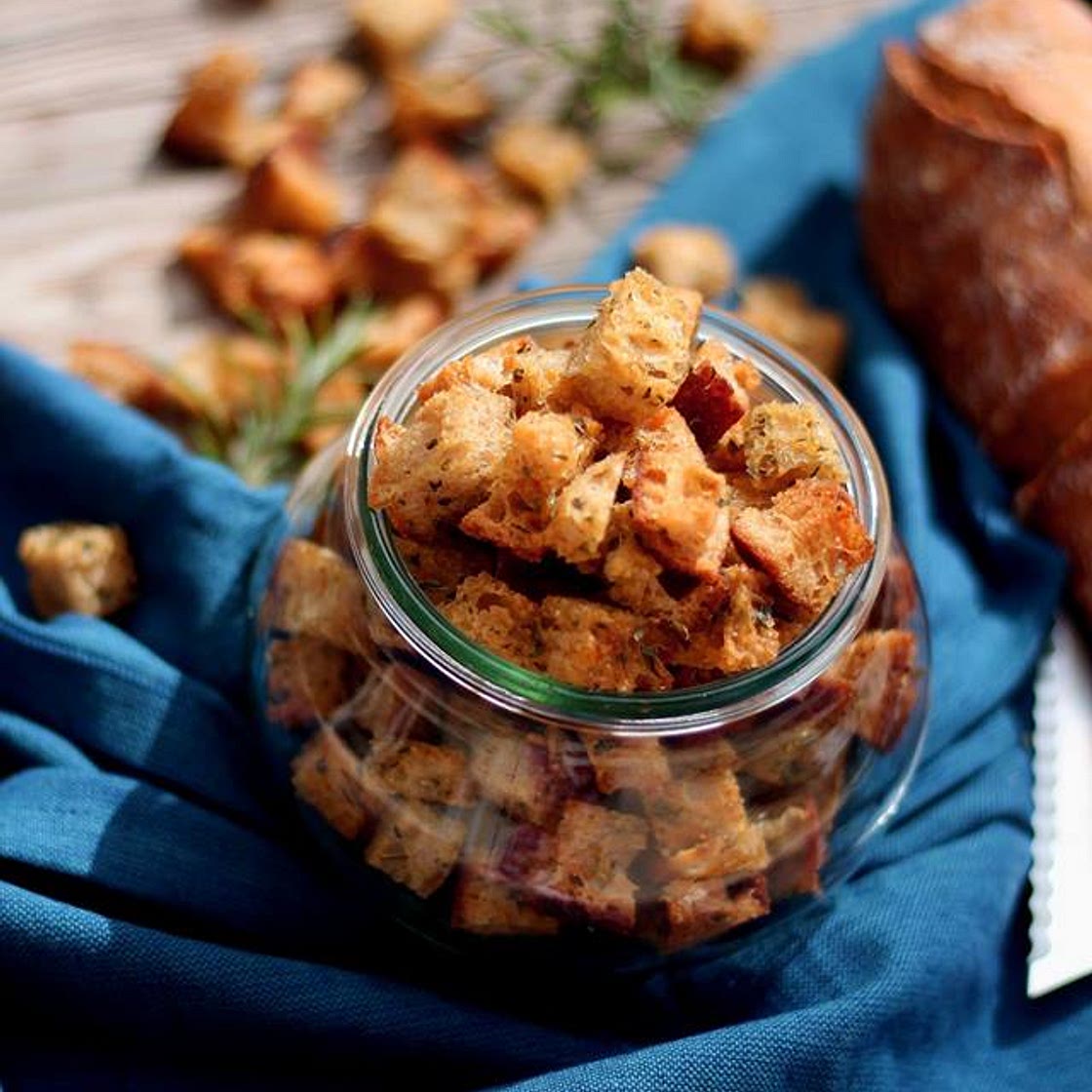 Croûtons maison à l'ail et aux herbes de Provence