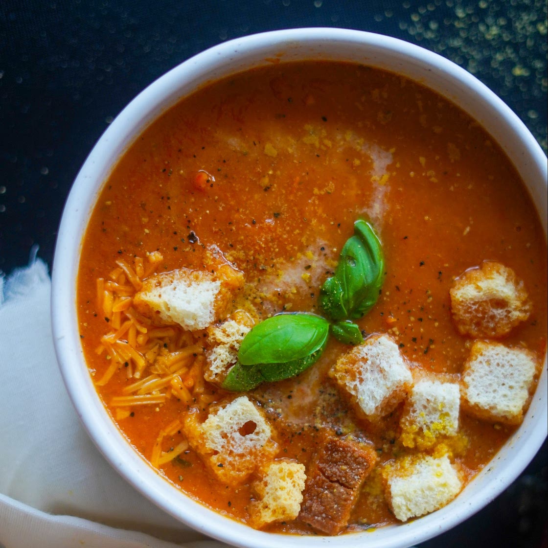 Roasted Garlic Tomato Soup