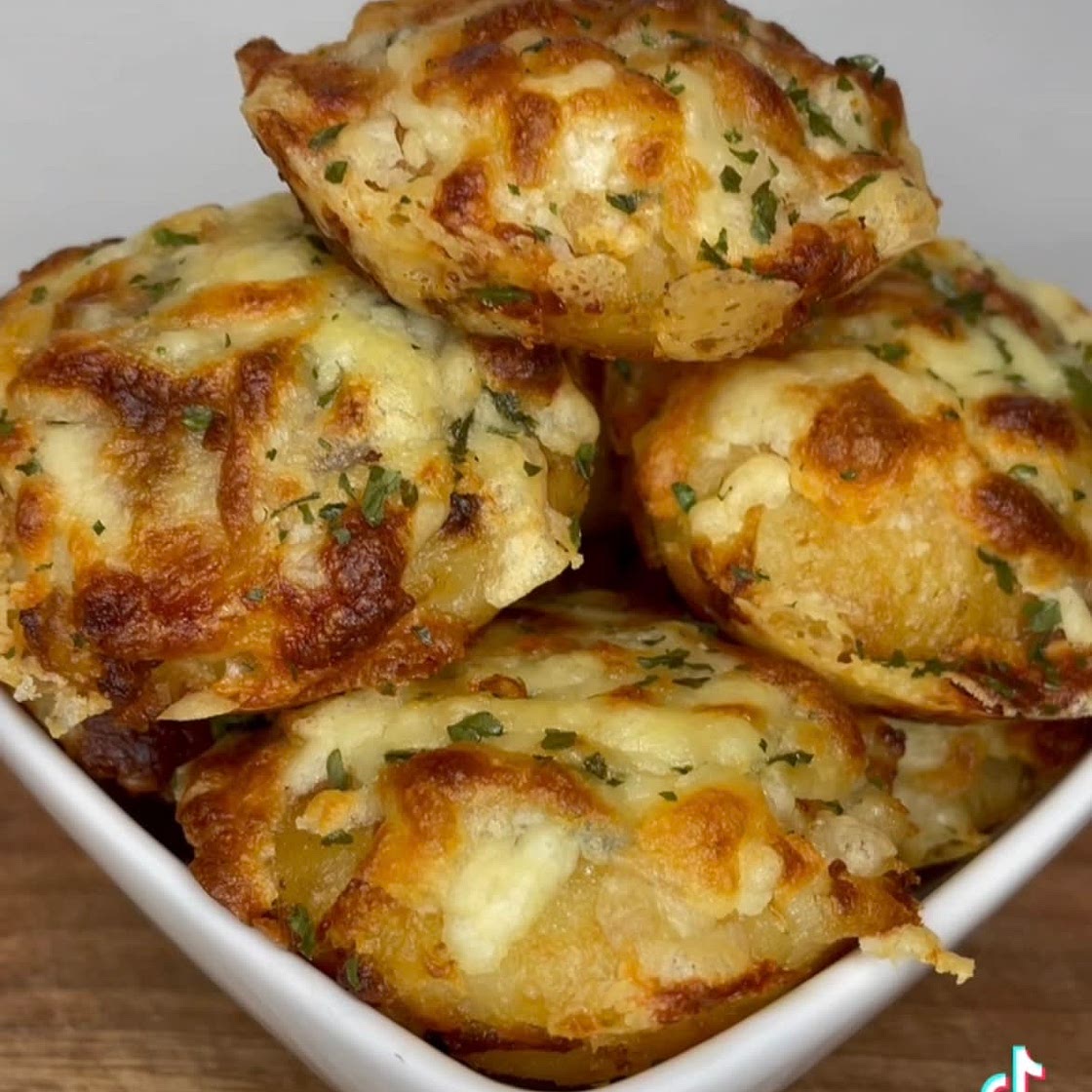 Cheesy Garlic Roast Potatoes 