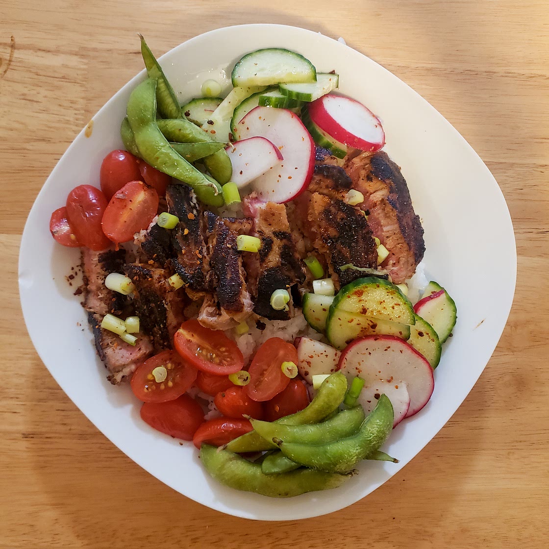 Seared tuna bowl