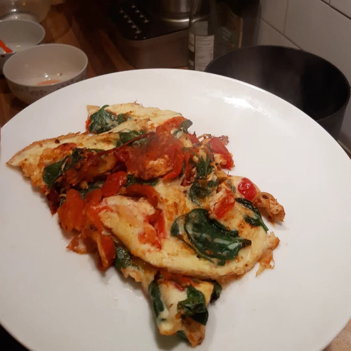 Spinach and tomatoes omelette
