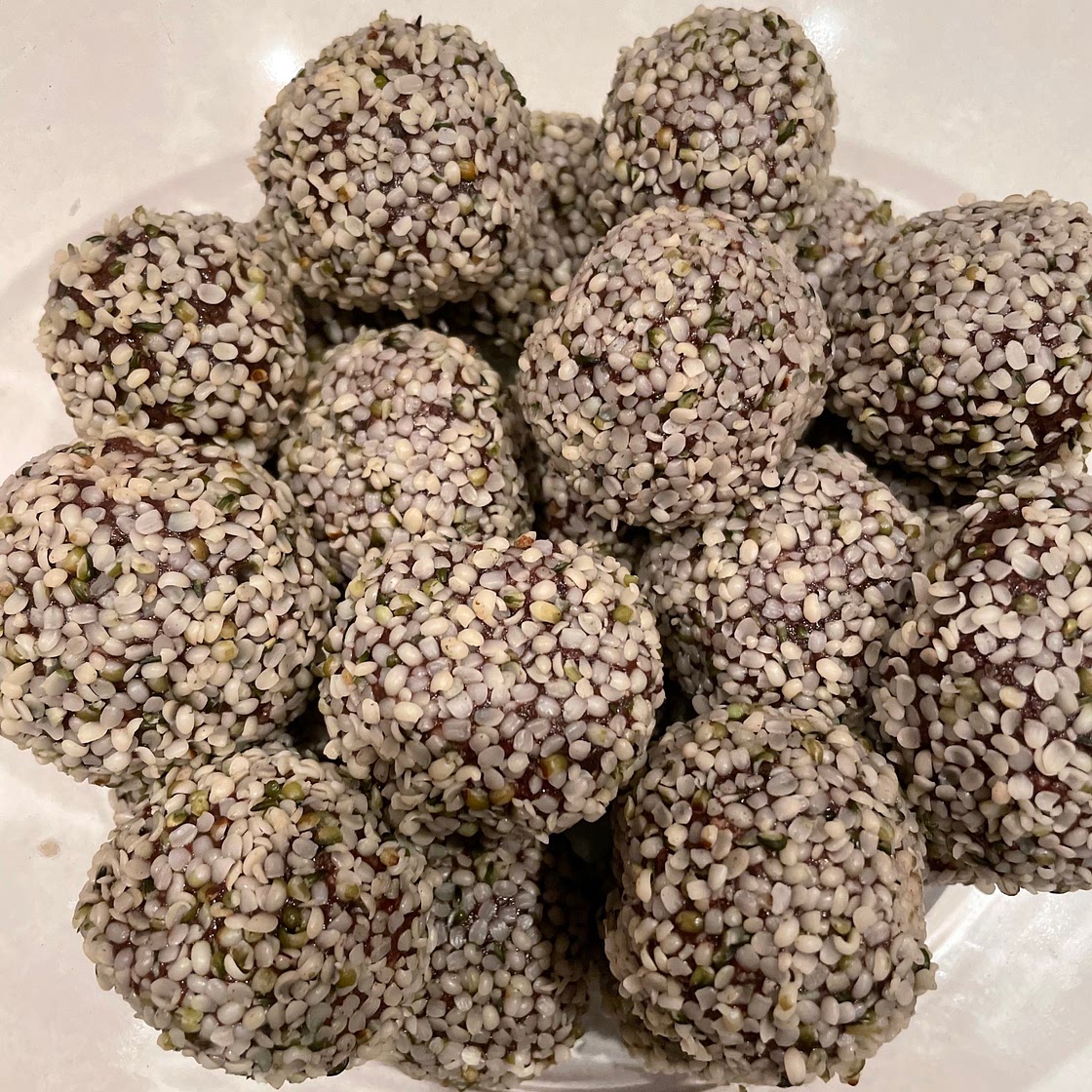 Dark Chocolate Energy Bites (Vegan)