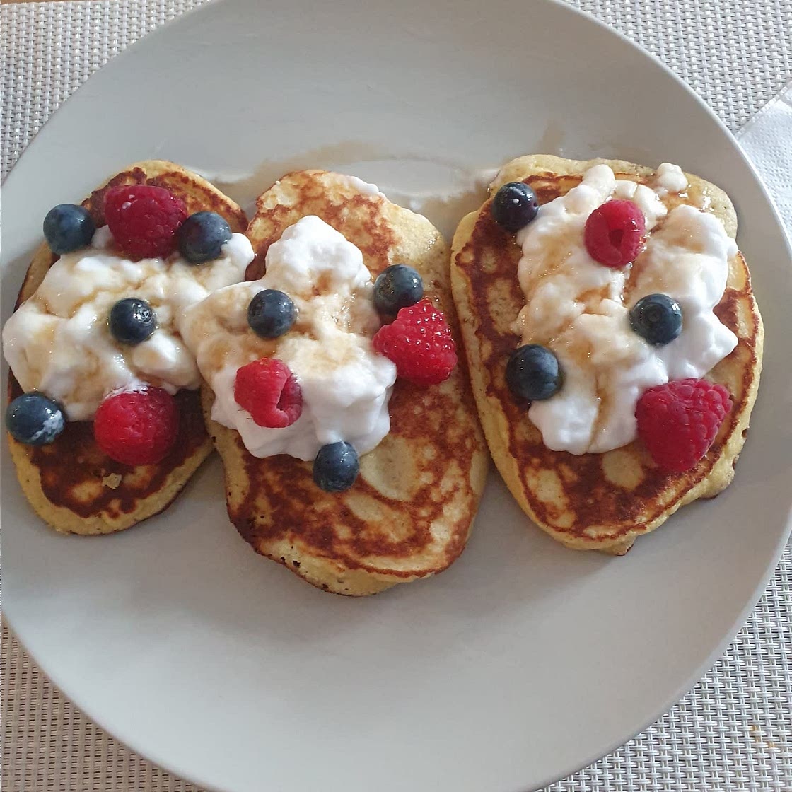 Easy Low Carb Coconut Flour Pancakes