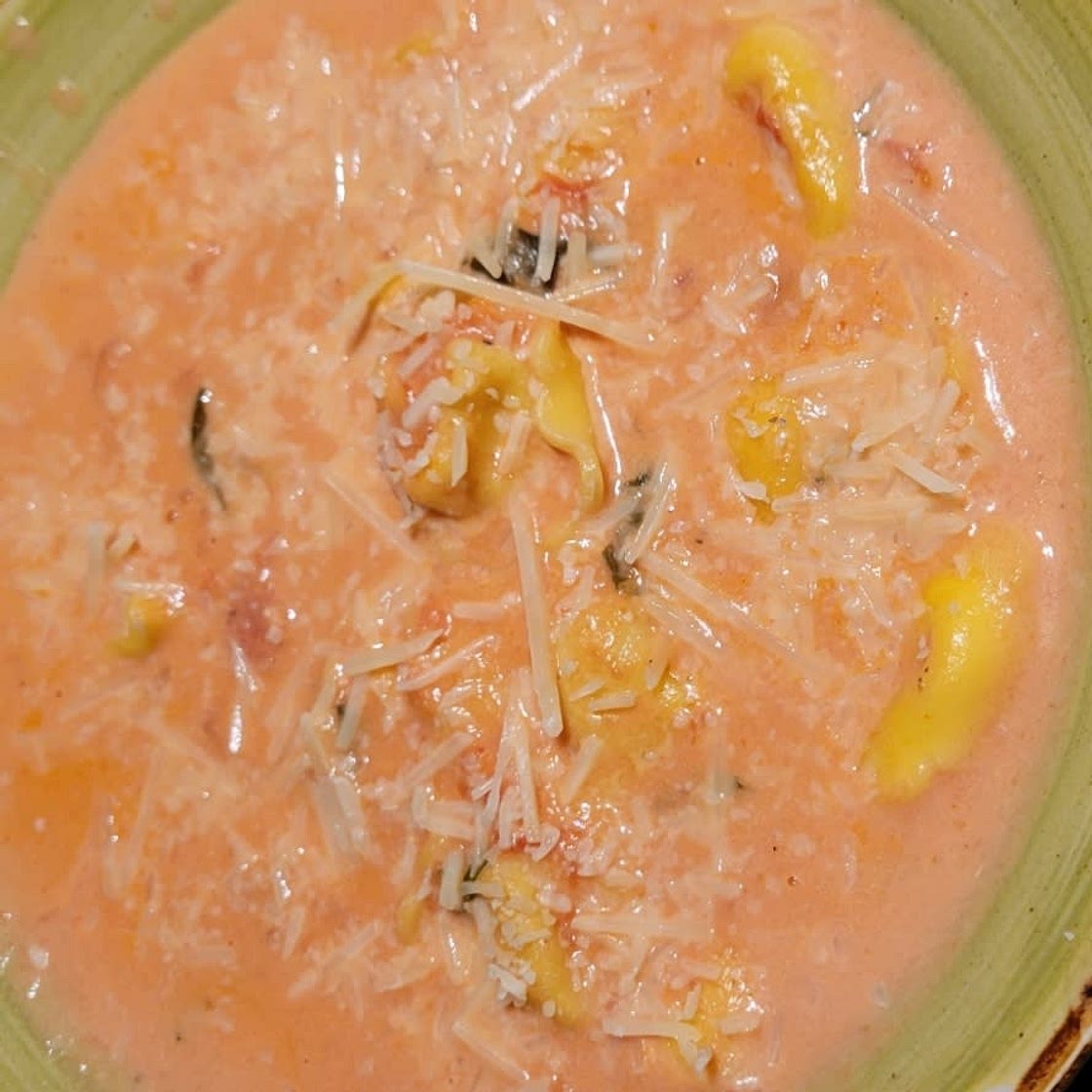 Instant Pot Creamy Tomato Tortellini Soup