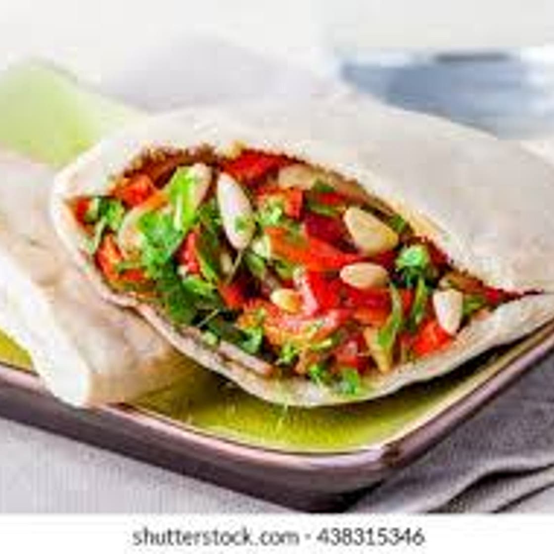 Basil chicken pita pocket
