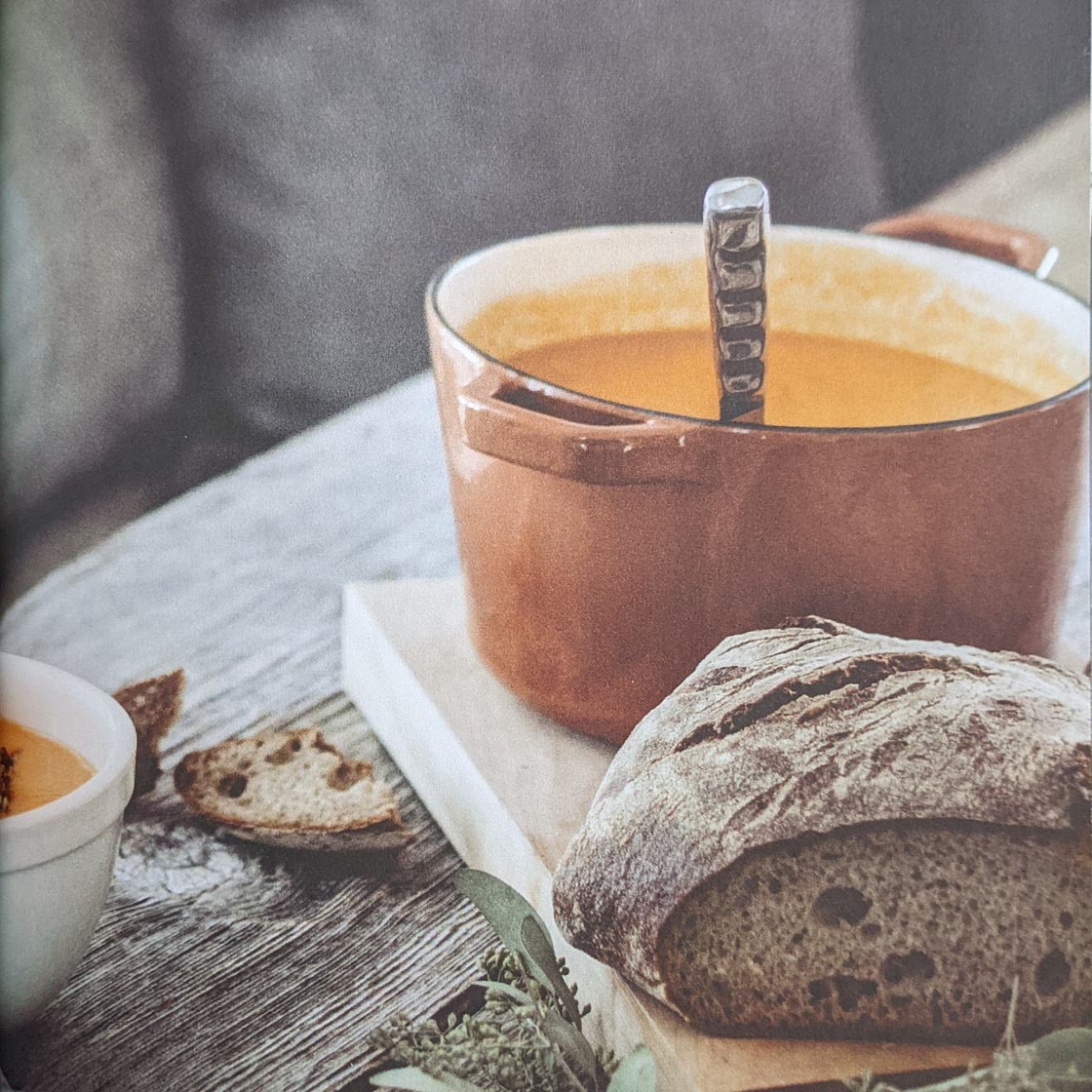 Potage de patates douces et poivrons rouges, bacon d'amandes