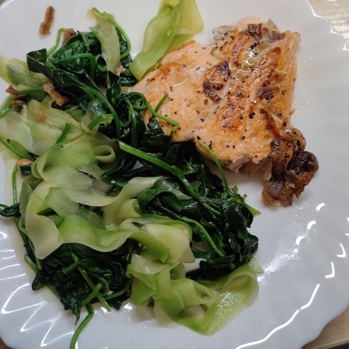 Salmon with shredded cucumber