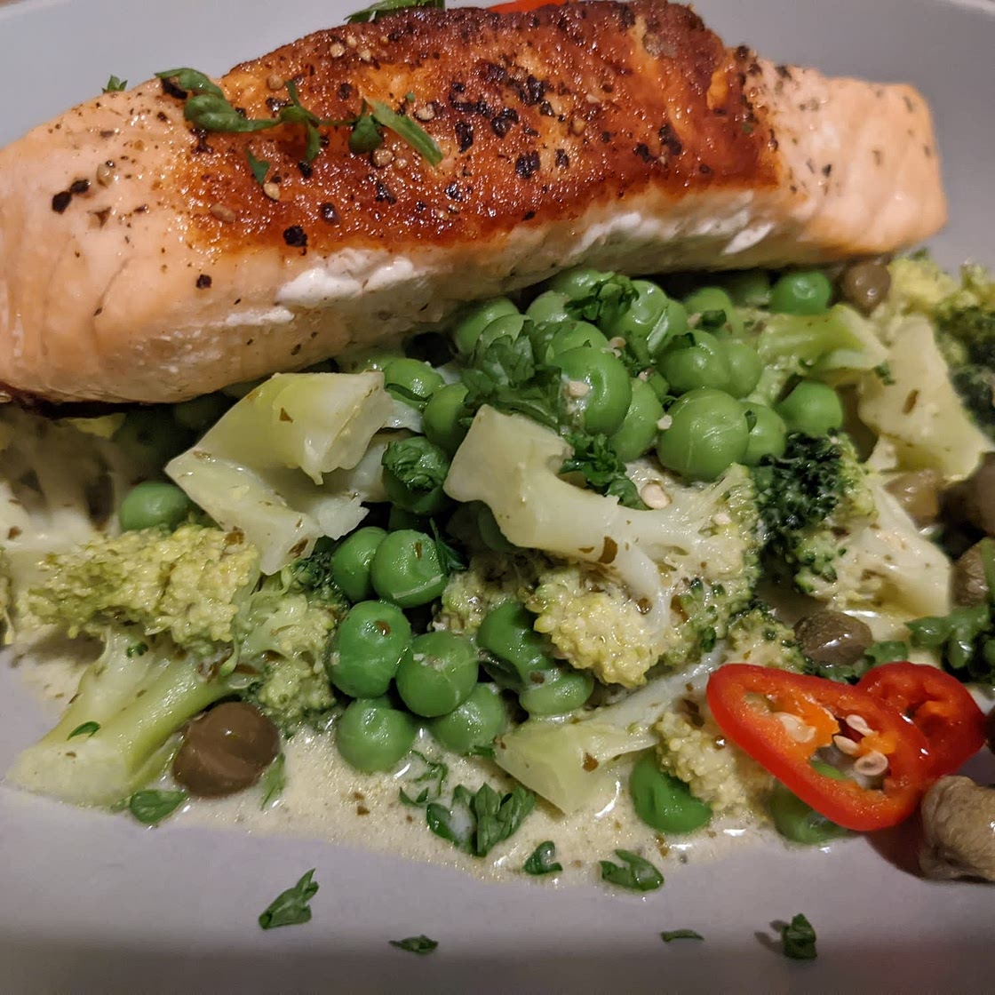 Pan-Fried Salmon With Creamy Pesto Veg