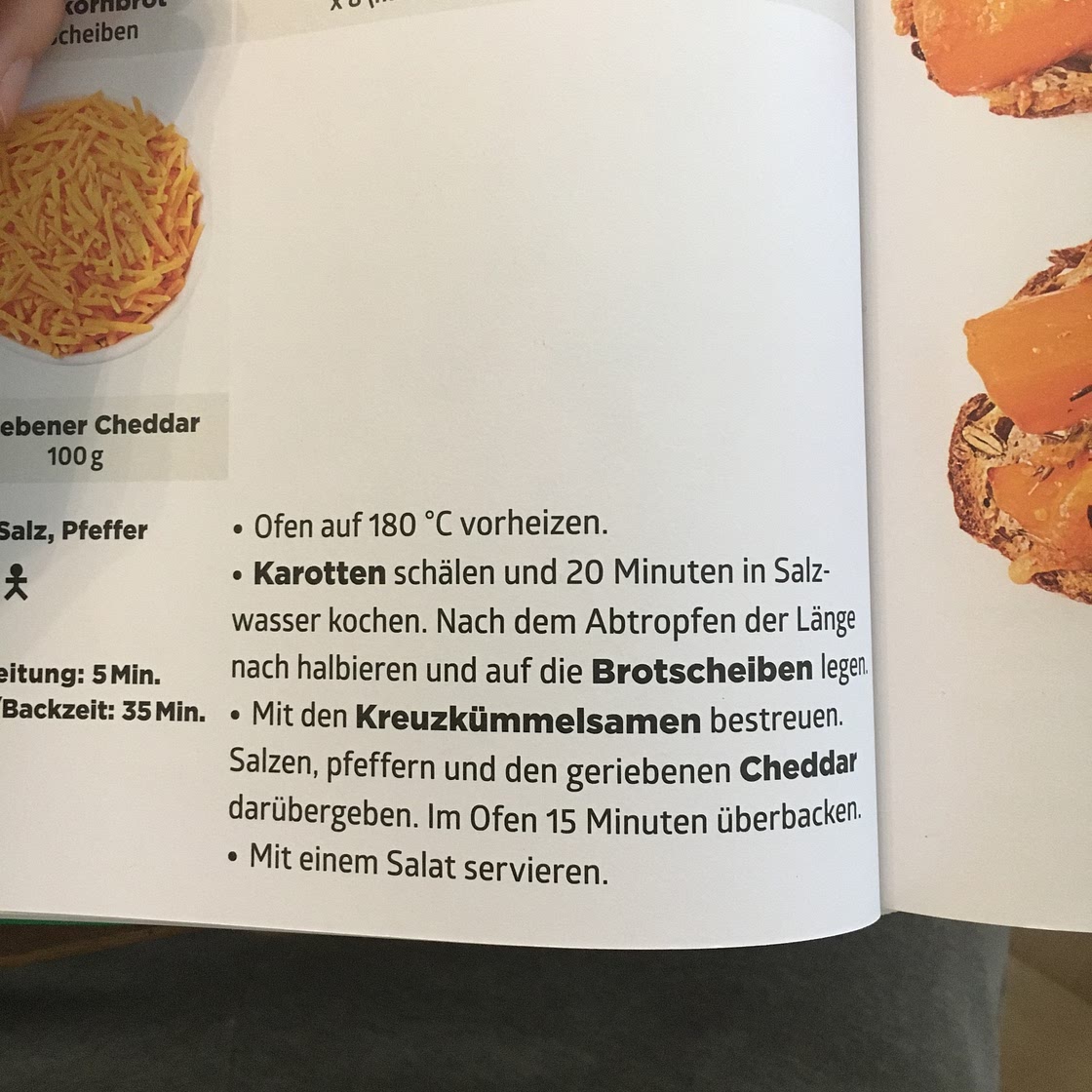 Brot mit Karotten und Cheddar