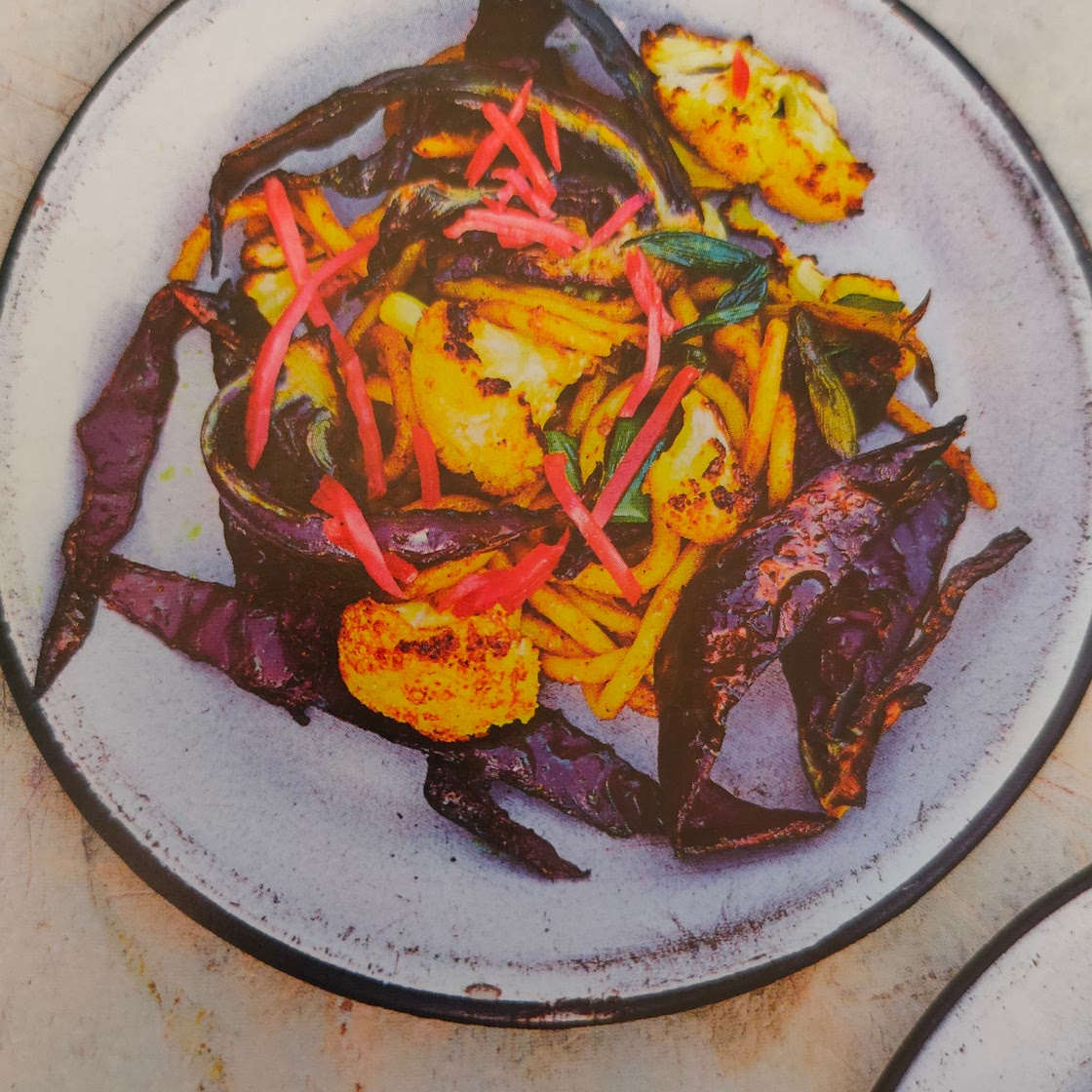 Udon Noodles with red cabbage and cauliflower