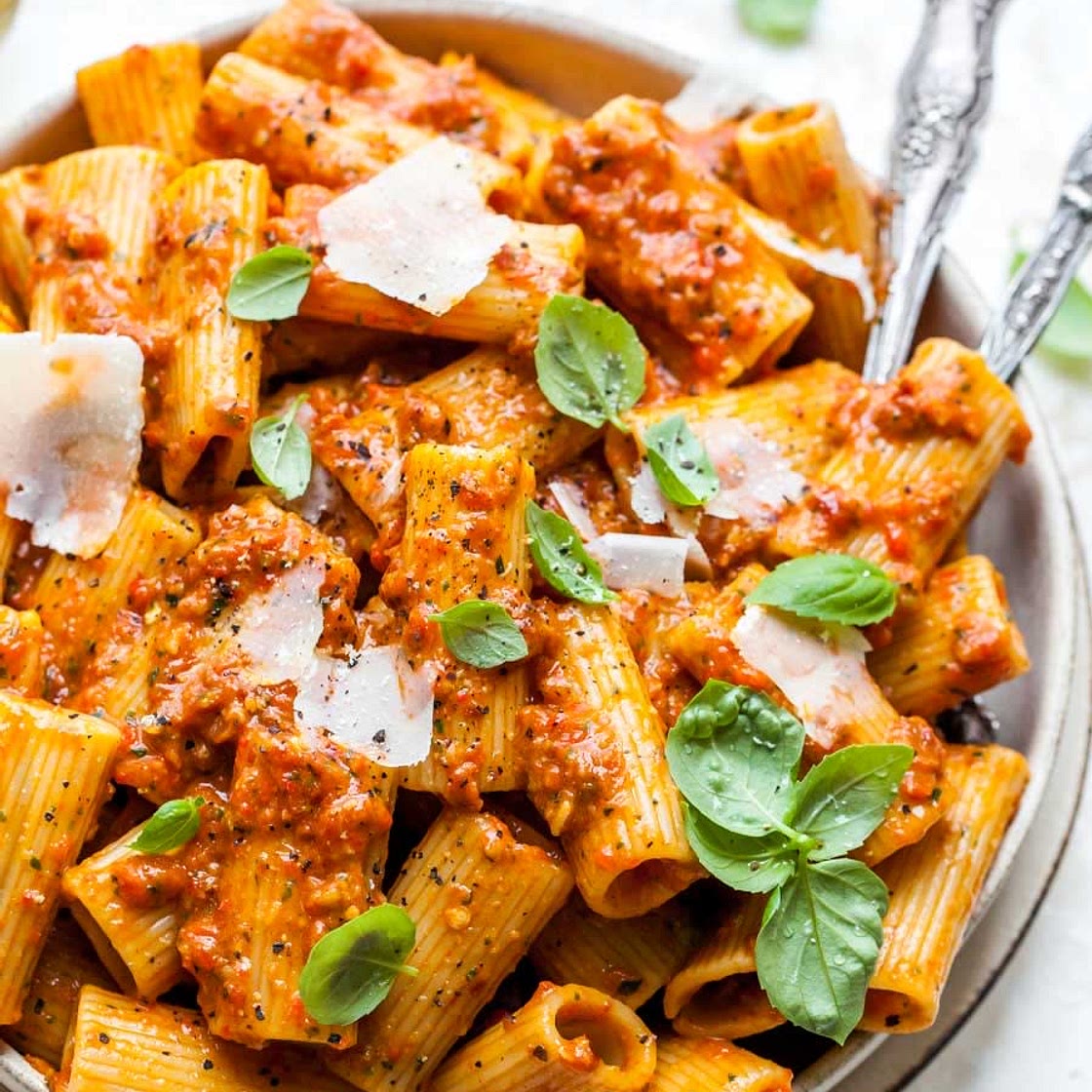 One Pot Sundried Tomato Pesto Pasta