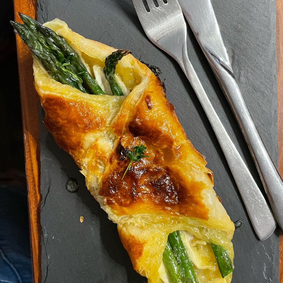 Asparagus and Cheese Puff Pastry Bundles - Bianca Zapatka
