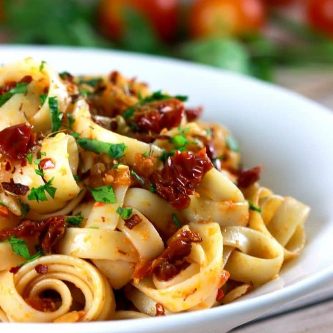 Quick and Easy Sundried Tomatoes and Garlic Pasta