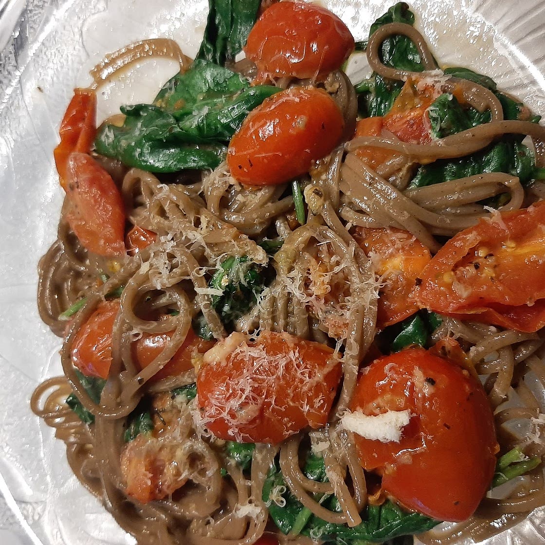 Pasta with Tomatoes and Spinach