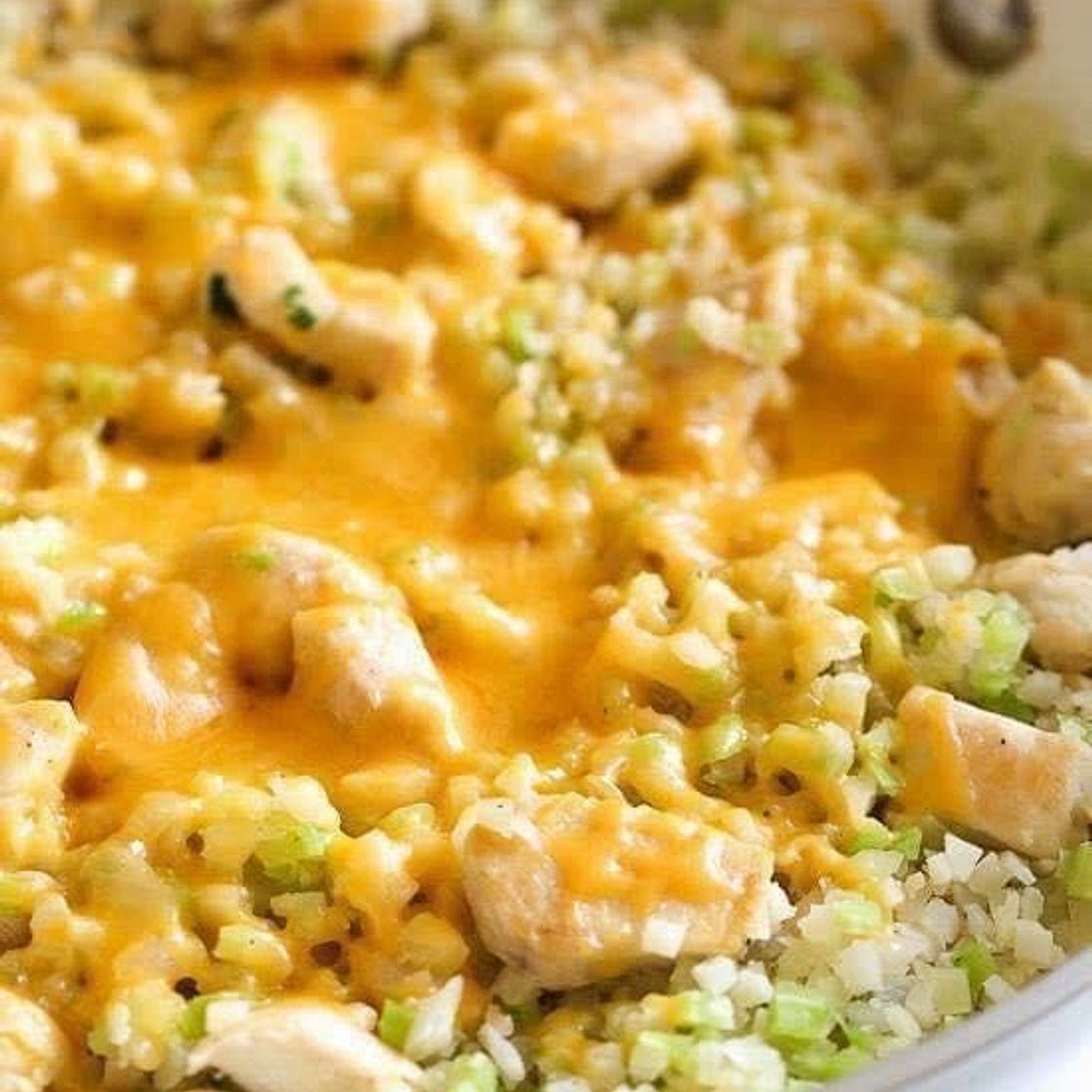 SKINNY Skillet Cheesy Chicken and Veggie “Rice”