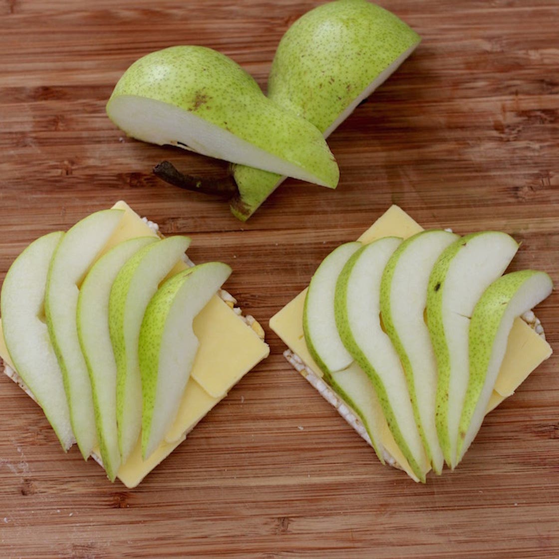 Cheddar Cheese & Pear Crackers
